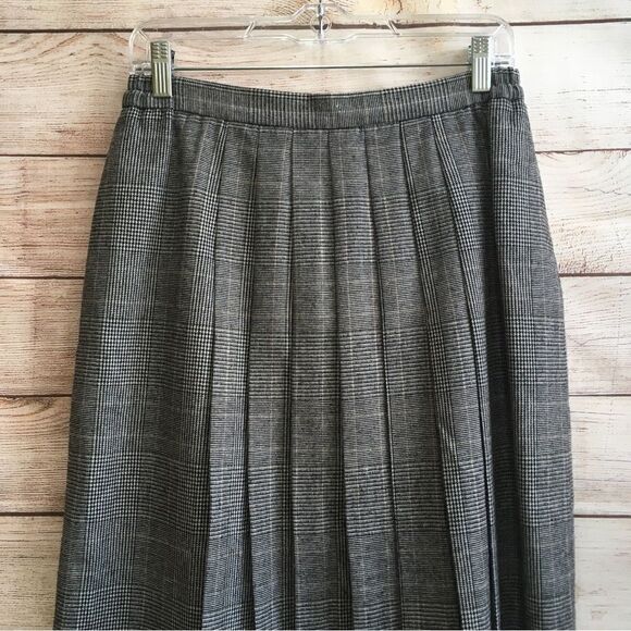 VINTAGE E. H. WOODS HOUNDSTOOTH PRINT SKIRT WITH PLEATED FRONT - Picture 2 of 6
